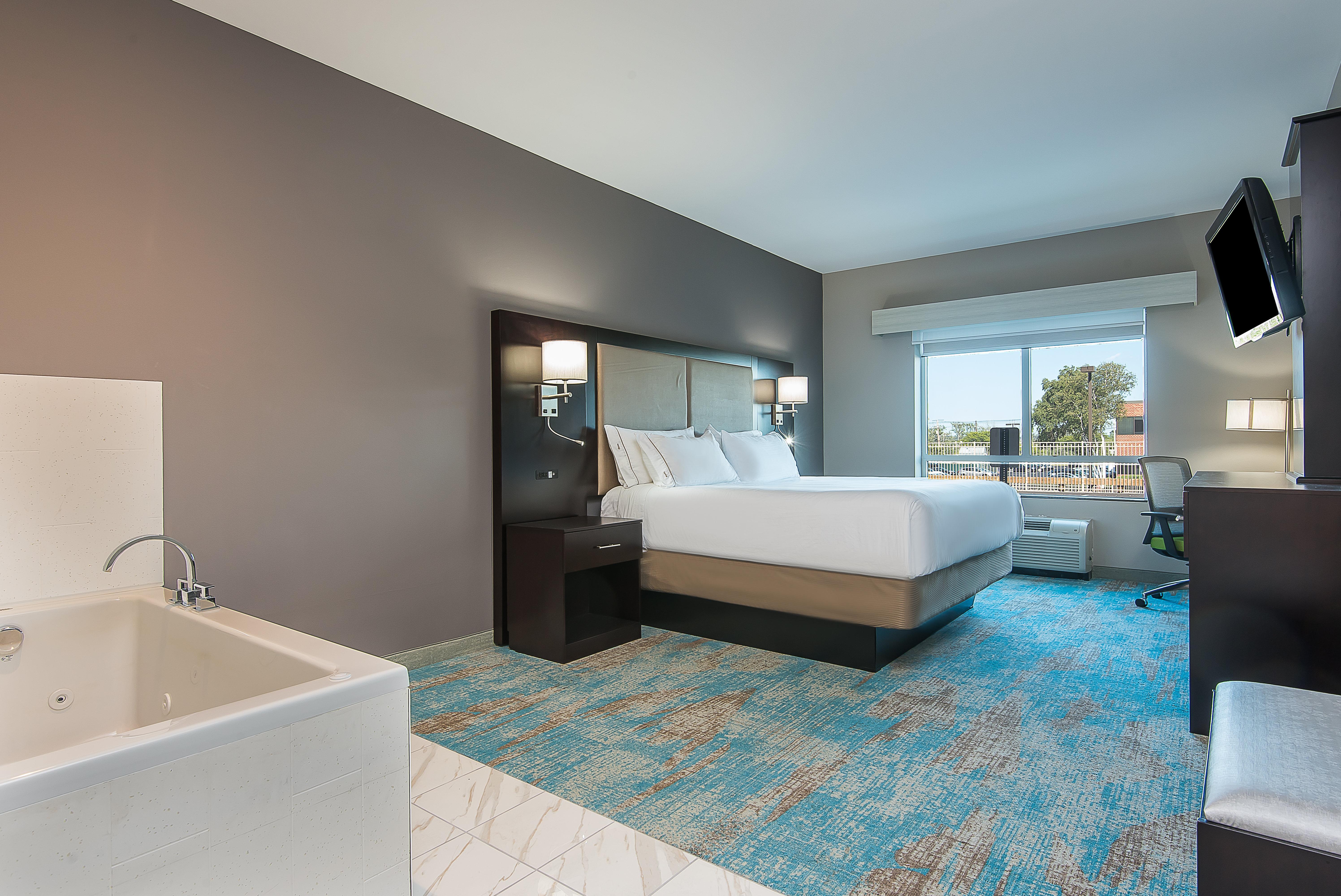 Express & Norwood, An Ihg Hotel 2*